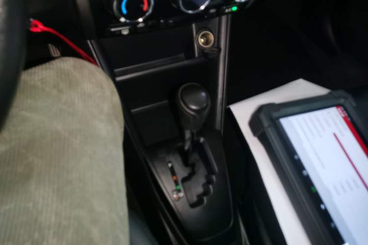 Used Toyota YARiS L Zhi Xiang 2017 1.3E CVT Charming Edition Gear Lever