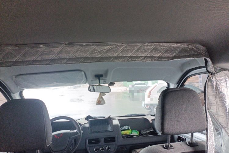 Used Wuling Yangguang 2024 300KM Comfort Version Passenger Van 75kW
