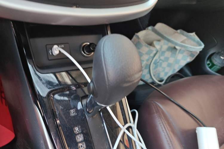 Used Nissan Tiida 2023 1.6L CVT Cool Dynamic Edition Gear Lever