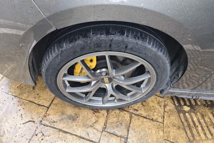 Used Lynk & Co 03 2021 2.0TD Automatic Trendy Champion Edition Left Front Wheel Hub