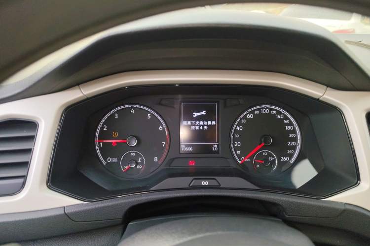 Used Volkswagen T-ROC 2019 230TSI DSG Two-Wheel Drive Fashion Edition China VI Standard Instrument Cluster