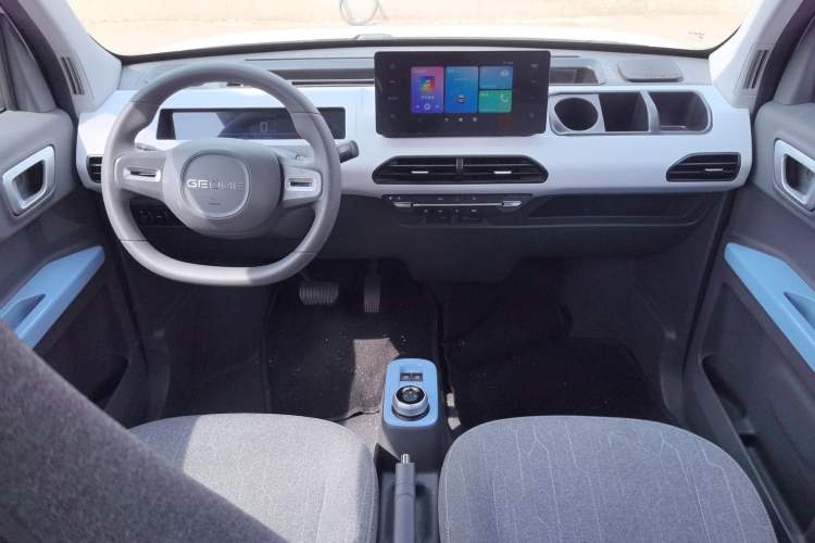 Used Geely Galaxy Panda 2023 Panda Mini 200km Endurance Bear
