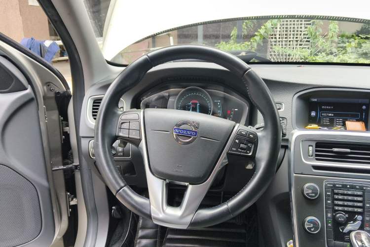 Used Volvo V60 2014 T5 Zhiya Edition