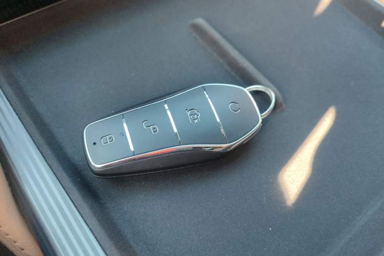 Used BYD Song L DM-i 2024 112 km Leading Edition