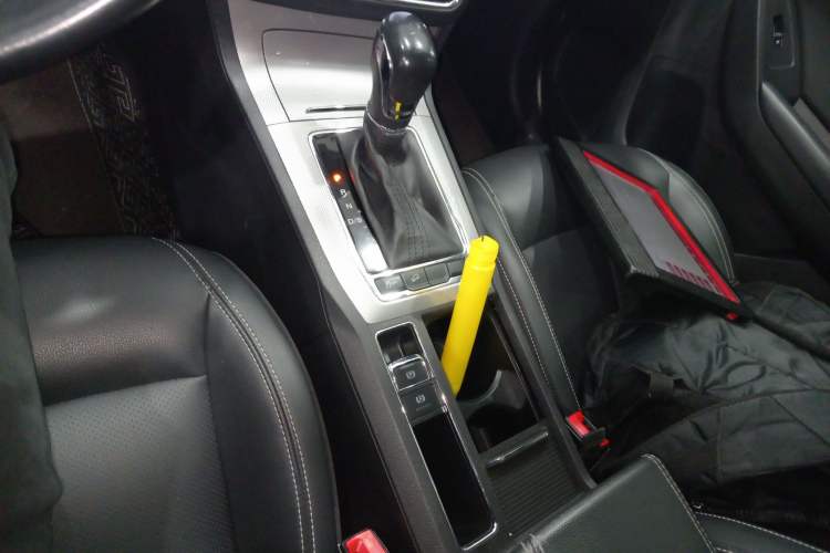 Used Roewe RX5 2019 20T Two-Wheel Drive Automatic Ali Smart Connectivity Platinum Edition
