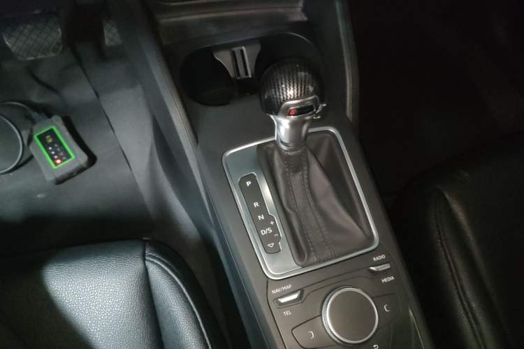 Used Audi Q2L 2021 35 TFSI Progressive Dynamic Edition Gear Lever