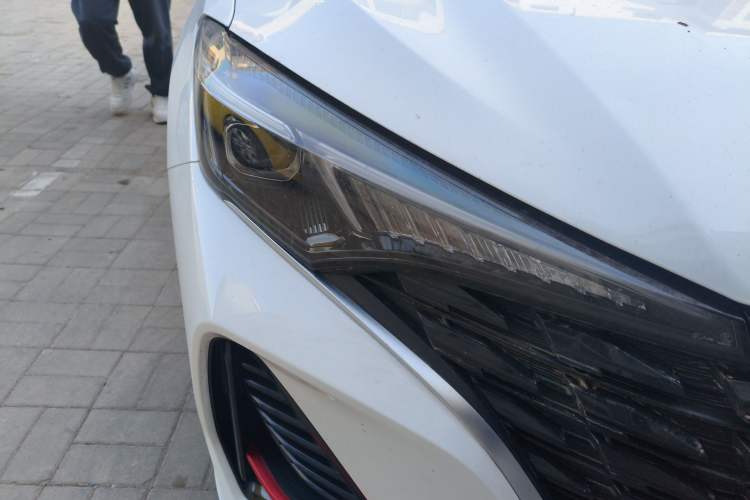 Used CHANGAN Eado 2024 PLUS Blue Whale NE 1.4T GDI DCT High-Energy Edition Right Front Headlight