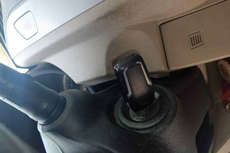 Used Venucia R50 2013 1.6L Automatic Fashion Edition Vehicle Key