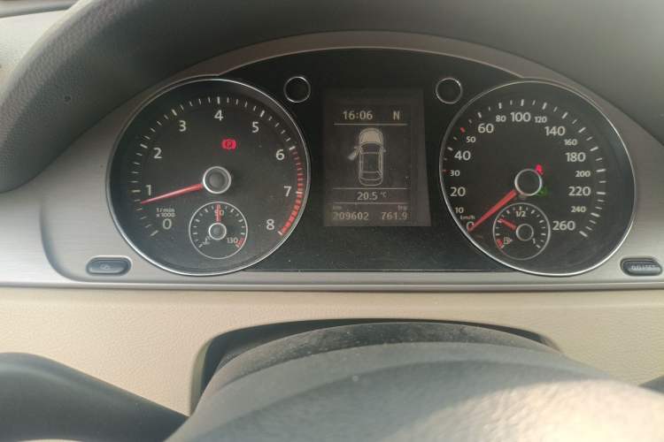 Used Volkswagen Magotan 2012 Revised Version 1.8TSI Leading Edition Odometer Close Up