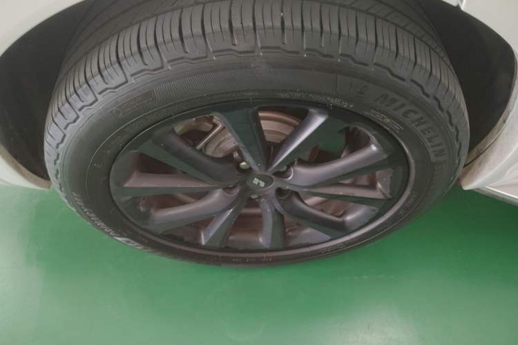 Used Li Auto ONE 2020 Extended-Range 6-Seater Version Right Rear Wheel Hub