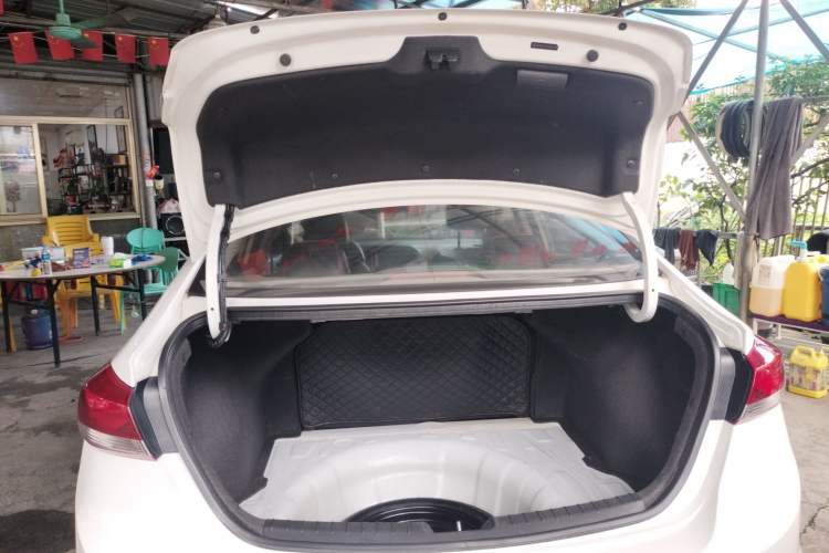 Used Hyundai Elantra (6th Generation / Lingdong) 2018 1.4T Dual-Clutch Xuan Dong · Dynamic Edition Trunk