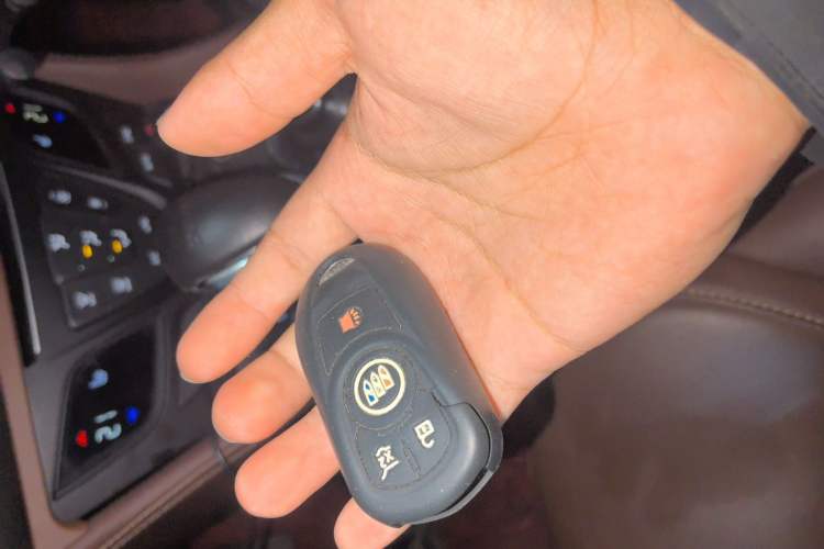 Used Buick Envision 2016 20T Two-Wheel-Drive Elite Model Vehicle Key