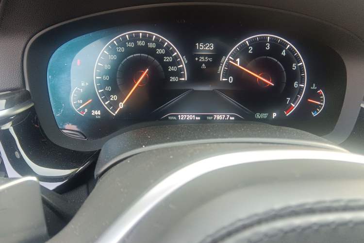 Used BMW 5 Series 2019 530Li Leading Model M Sport Package Odometer Close Up