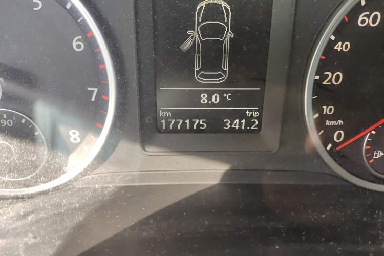 Used Volkswagen Tiguan 2010 2.0 TSI Automatic All-Wheel Drive Flagship Edition Odometer Close Up