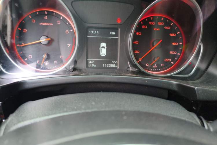 Used Hanteng X7 2016 1.5T Manual Luxury Edition Odometer Close Up