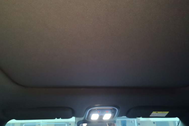 Used Deepal S07 2025 285Max Huawei Qiankun Intelligent Driving ADS SE Range-Extended Version Headliner