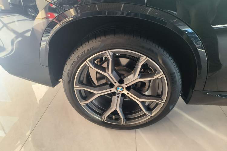 Used BMW X5 2023 xDrive 30Li Luxury M Sport Night Edition Package Exterior 8