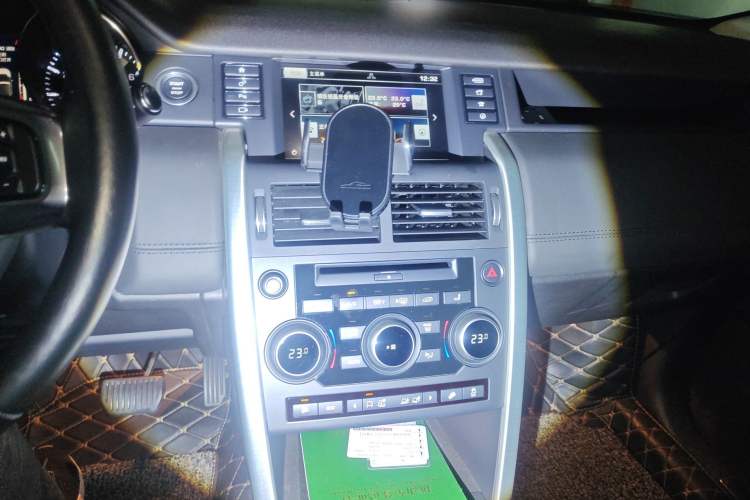 Used Land Rover Discovery Sport 2015 2.0T HSE LUXURY Audio And AC Panel