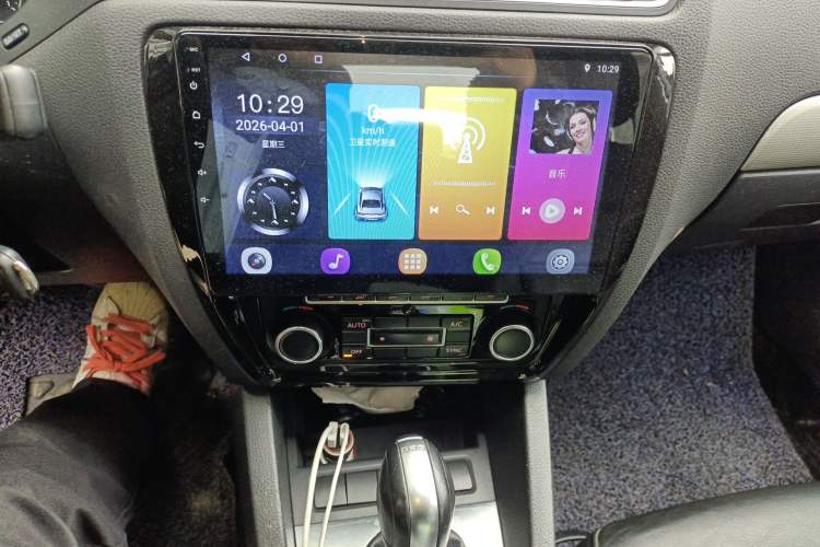 Used Volkswagen Sagitar 2014 1.4TSI Automatic Luxury Model Audio And AC Panel