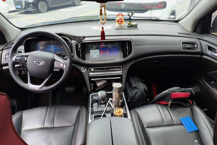 Used GAC Trumpchi GS8 2020 390T Two-Wheel Drive Luxury Smart Connectivity Version (7 Seats) Center Console