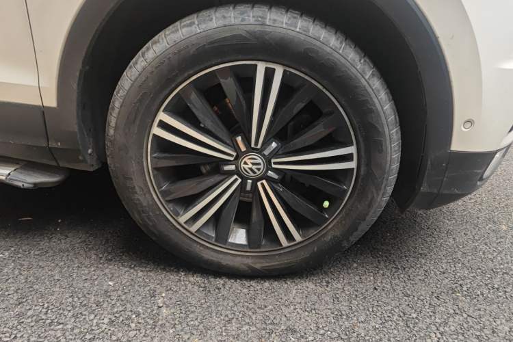 Used Volkswagen Tiguan L 2017 330TSI Automatic Two-Wheel Drive Flagship Edition
