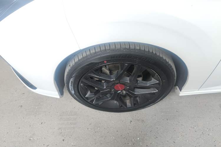 Used Dongfeng Aeolus Yixuan 2021 230T Automatic Zuiying Knight Edition Left Front Wheel Hub