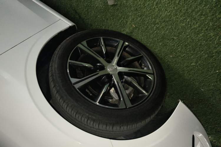 Used Geely Auto Emgrand 2023 4th Generation Champion Edition 1.5L CVT Prestige Model Left Front Wheel Hub