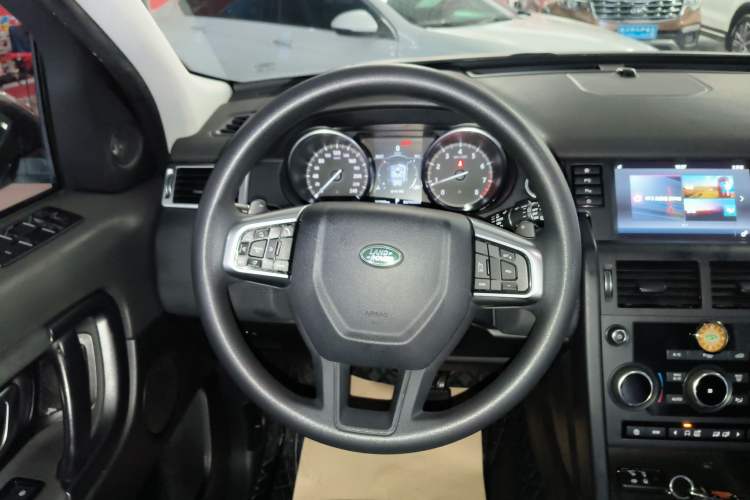 Used Land Rover Discovery Sport 2018 240 PS PURE Edition Steering Wheel
