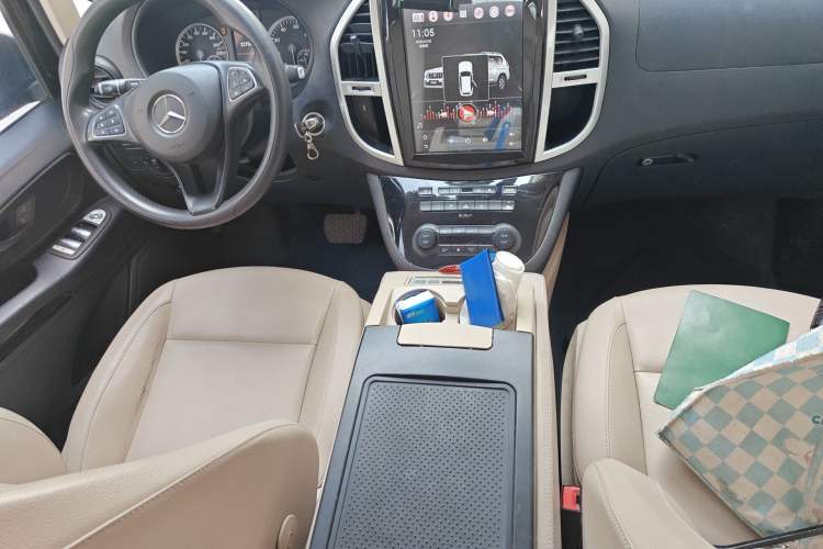 Used Mercedes-Benz Vito 2016 2.0T Elite Edition Center Console