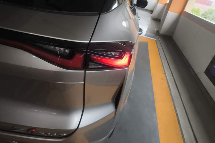 Used CHANGAN OSHAN Z6 2023 Blue Whale 1.5T DCT Smart Edition Exterior 3