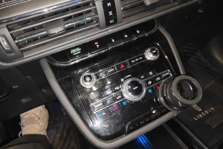 Used Lincoln Corsair 2020 2.0T Two-Wheel Drive Luxury Edition Gear Lever