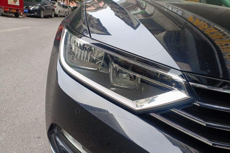 Used Volkswagen Magotan 2017 330TSI DSG Leading Model
