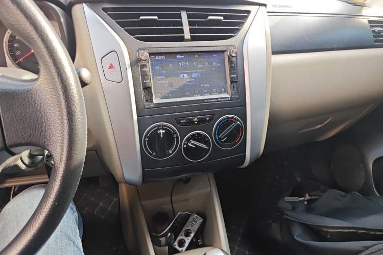 Used Venucia R50 2013 1.6L Manual Fashion Edition