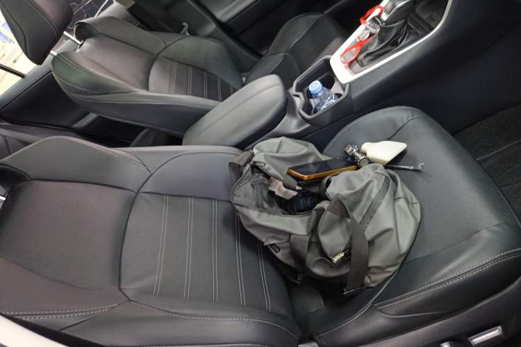 Used Toyota Wildlander 2023 Dual-Motor 2.5L E-CVT Four-Wheel Drive Prestige Edition Right Front Seat