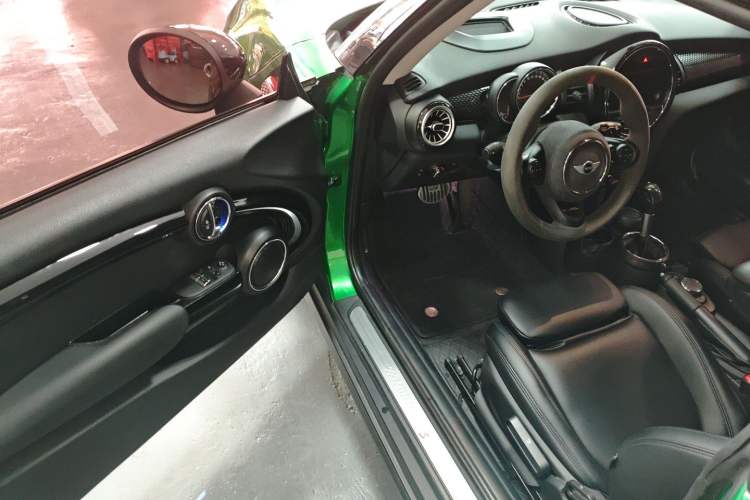 Used MINI 2016 2.0T COOPER S Pioneer Edition Interior 2