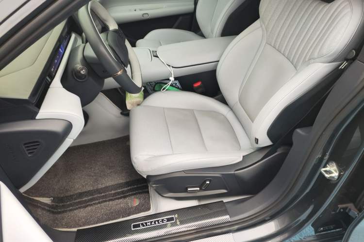 Used Lynk & Co Z10 2025 95 kWh 766 km Range Rear-Wheel Drive Max