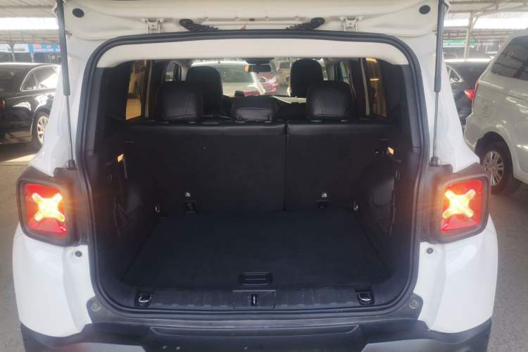 Used Jeep Renegade 2017 180T Automatic Kinetic Edition+
