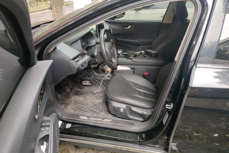 Used Hongqi E-QM5 2022 431 km Charge & Enjoy Edition Left Front Seat