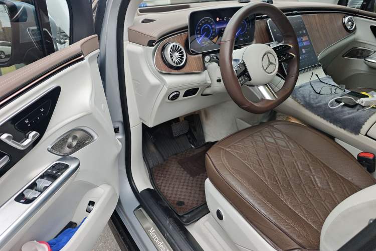 Used Mercedes-Benz EQE SUV 2023 350 4MATIC Luxury Edition Driver Seat