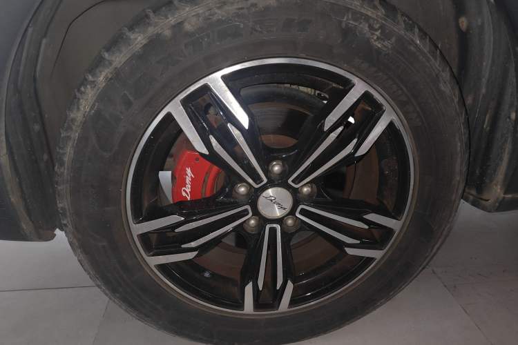 Used Zotye Domy X5 2017 Upgraded Model 1.5T Manual Luxury Version Left Front Wheel Hub