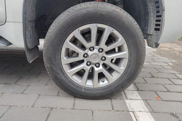 Used Toyota Prado 2018 3.5L Automatic TX-L NAVI with Rear-Mounted Spare Tire Right Front Wheel Hub