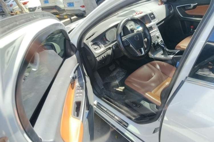 Used Volvo S60 2016 S60L T4 Zhiyuan Edition Interior 3