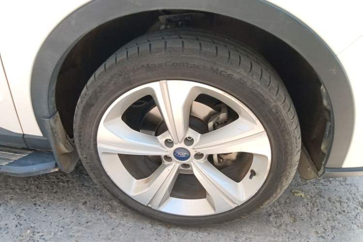 Used Ford Equator 2021 EcoBoost 225 Premier 6-Seater Right Front Wheel Hub