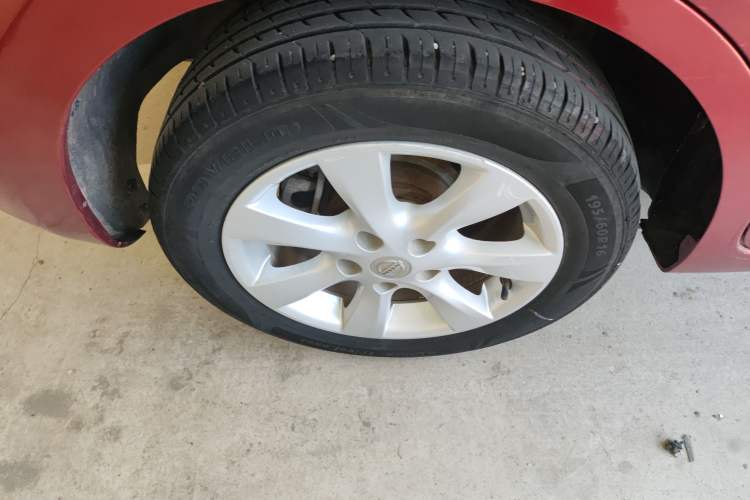 Used Nissan Tiida 2011 1.6L Manual Comfort Edition