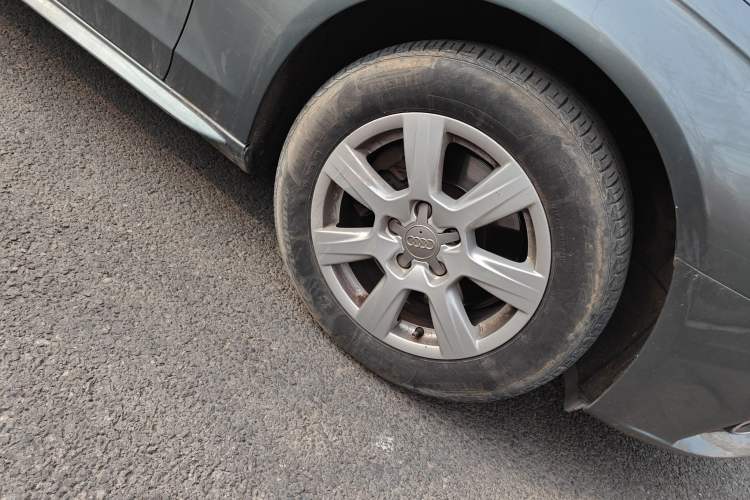 Used Audi A4L 2012 2.0 TFSI automatic Comfort trim level