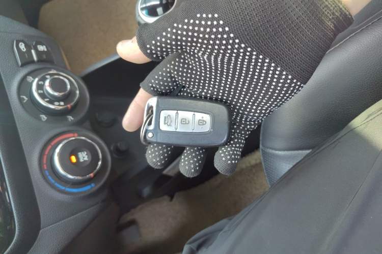 Used Kia K2 2011 Sedan 1.6L Automatic Transmission Premium Vehicle Key