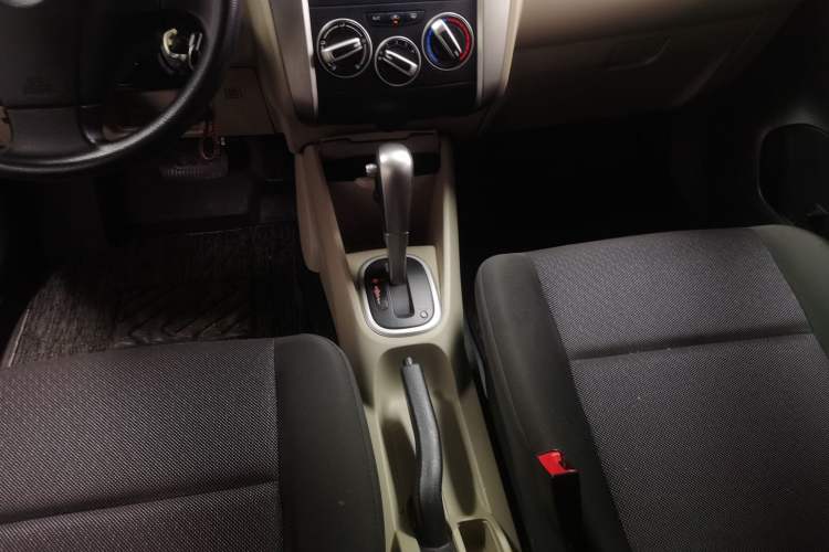 Used Venucia R50 2015 1.6L Automatic Fashion Edition