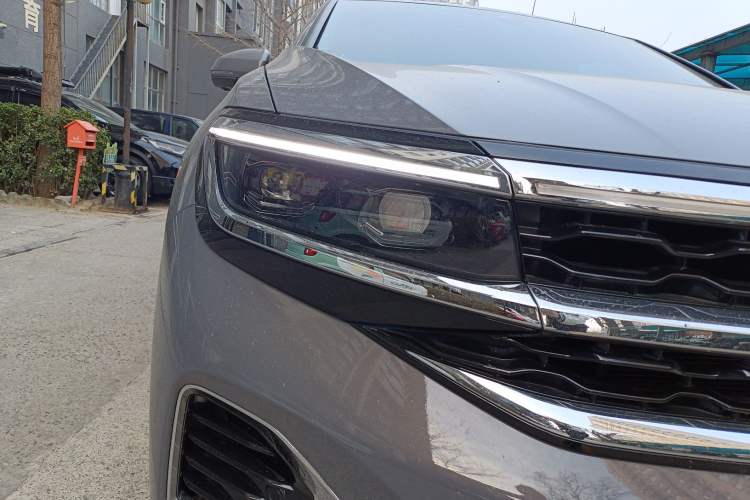 Used Volkswagen Talagon 2022 380TSI All-Wheel-Drive Luxury Prestige Pro 7-Seater Right Front Headlight