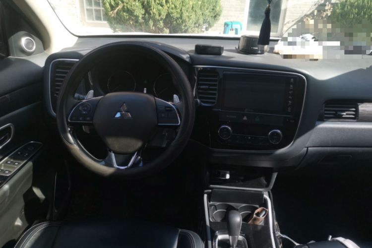 Used Mitsubishi Outlander 2019 2.4L 4x4 Zhi Xiang Edition 5 Seats China VI Standard Steering Wheel