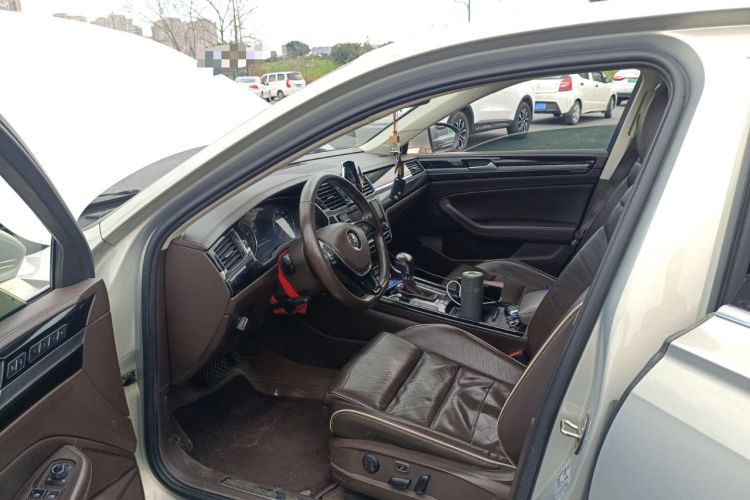 Used Volkswagen Phideon 2016 380TSI Two-Wheel-Drive Supreme Edition
